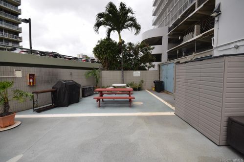 2542 Date St, Honolulu HI  96826-5528 exterior