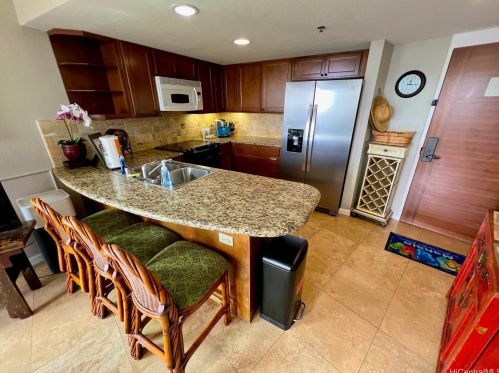 2045 Kalakaua Ave, Honolulu HI  96815-5118 exterior