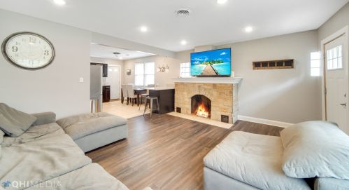 206 Martin Ave, Waukegan, IL 60085-5036