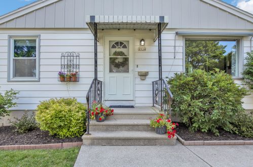 2934 38th St, Milwaukee, WI 53215-3520