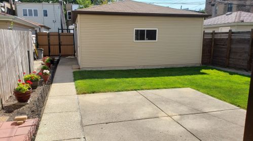 3621 Whipple St, Chicago IL 60655-2328 exterior