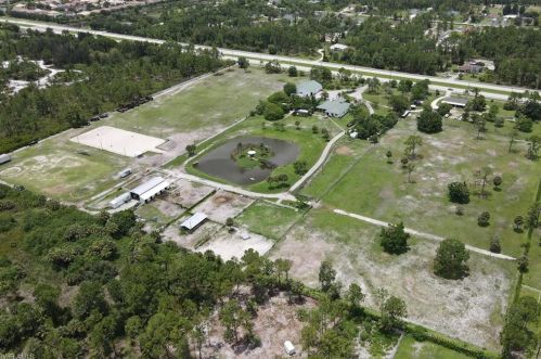 2400 Oil Wl Rd, Naples FL 34120-1469 exterior