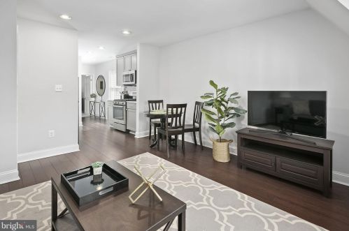 1409 Hopkins St, Washington DC 20036-5922 exterior