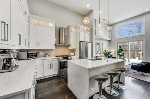 3013 Honore St, Chicago IL 60657-2000 exterior