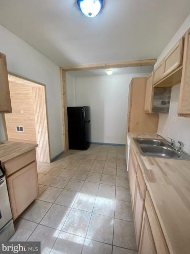 1924 4 St, Philadelphia PA 19122-2206 exterior