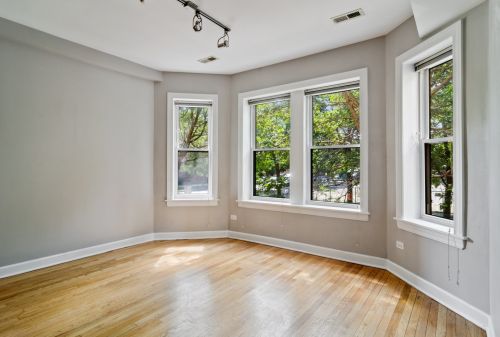 3106 Eastwood Ave, Chicago, IL 60625-4479