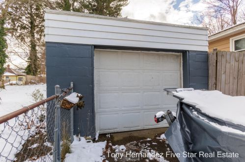 977 Southern Ave, Meskegon MI  49441-2236 exterior