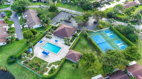 28 Camden Ln, Boynton Beach FL 33426-7704 exterior