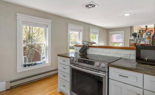 9 Arch St, Dover NH 03820-3627 exterior