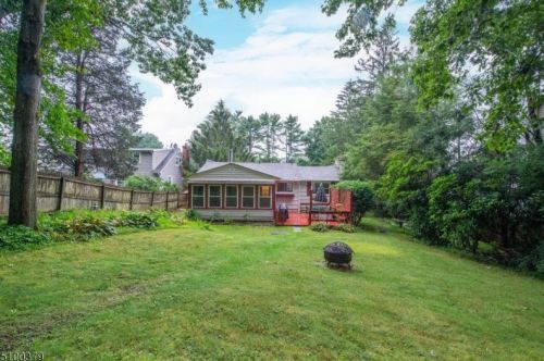 34 Summit Rd, Sparta NJ  07871-1411 exterior