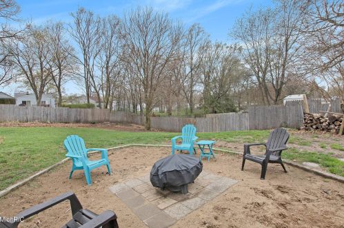 822 Royal Oak St, Wyoming MI exterior