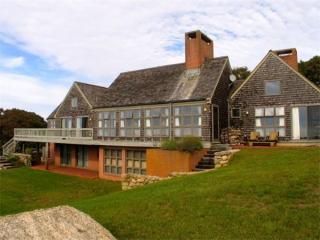 23 Cemetery Rd, Chilmark, MA 02535-1958