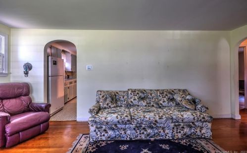 76 Holly St, Milford CT 06460-5107 exterior