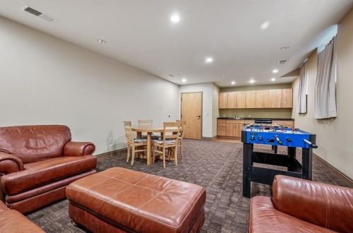 1817 Mary St, Pittsburgh PA 15203-1821 exterior