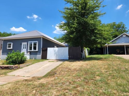 1511 Woodard St, Denison TX  75020-3524 exterior