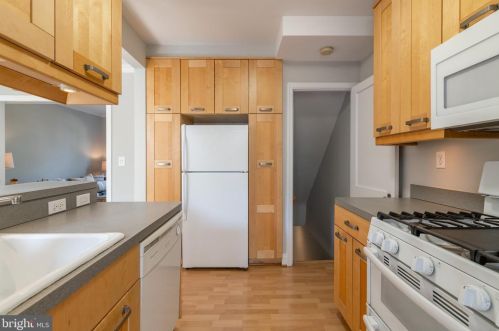 5 Maple St, Alexandria VA 22301-2603 exterior