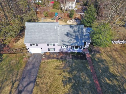 21 Nursery Rd, Huntington Station NY 11747-1028 exterior