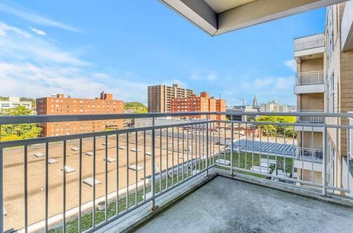 5570 Centre Ave, Pittsburgh PA 15232-1216 exterior