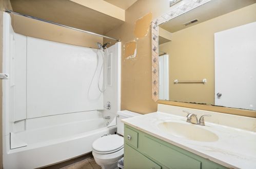 7238 Beacon Hill Dr, Pittsburgh PA 15221-2556 exterior