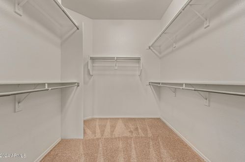 9717 Holiday Way, Chandler AZ 85248-6019 exterior