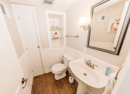 5926 Santa Monica Blvd, Milwaukee WI 53217-4619 exterior