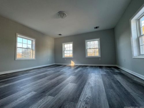 77 Prospect Hill Rd, Windsor CT  06095-1642 exterior