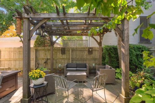 2037 Sawyer Ave, Chicago IL 60647-2703 exterior