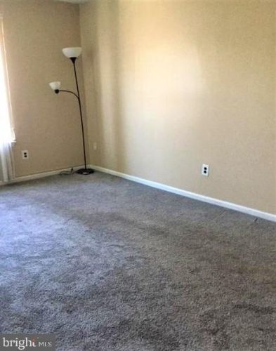 511 Ashton Ln, New Castle DE  19720-3960 exterior