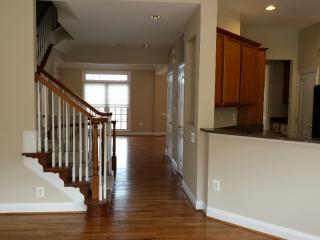 1650 Colonial Hills Dr, Mc Lean VA  22102-2949 exterior