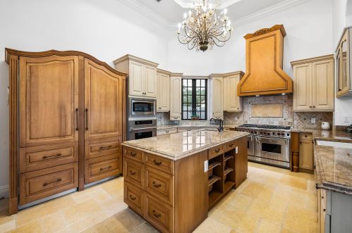 8060 Twin Lk Dr, Boca Raton FL 33496-1945 exterior