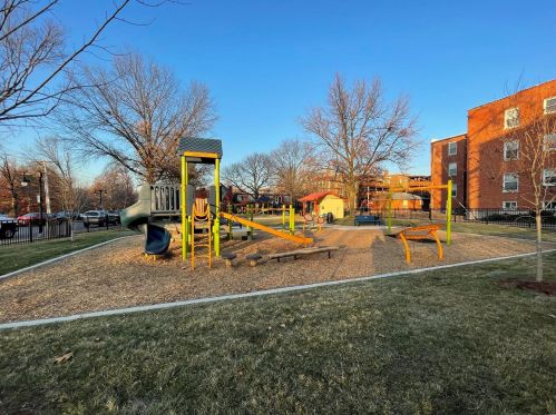 6341 Southwood Ave, Saint Louis MO 63105-3176 exterior