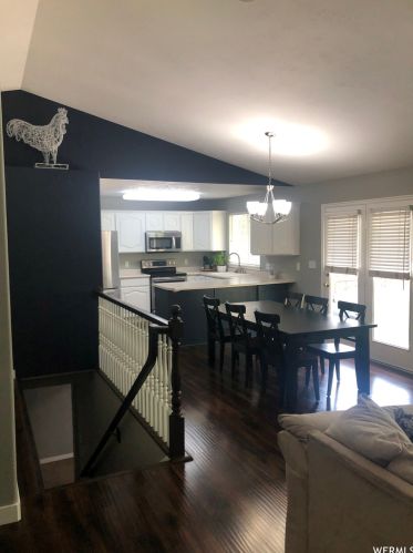 341 Ln Vera Ln, Sandy UT 84094 exterior