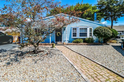 1416 Tamiami Rd, Lacey, NJ 08731-5043