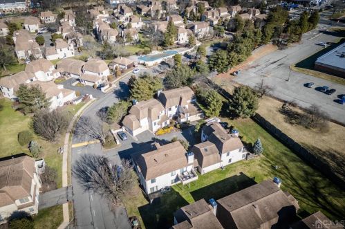 10 Park Gate Dr, Edison NJ 08820-4025 exterior