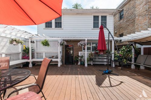 6024 Artesian Ave, Chicago IL 60659-4101 exterior