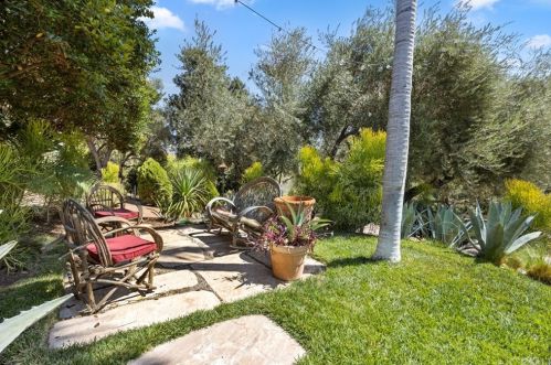 1028 Crestview Dr, Fullerton CA 92833-2203 exterior