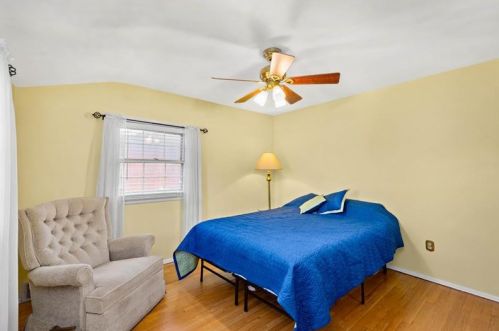 561 Clemson Dr, Pittsburgh PA 15243-1736 exterior