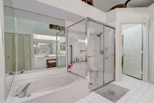 6137 Greenspointe Dr, Boynton Beach FL 33437-4914 exterior