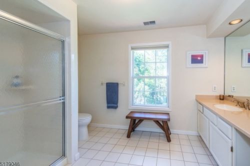 5 Cliffside Way, Andover NJ  07821-5042 exterior