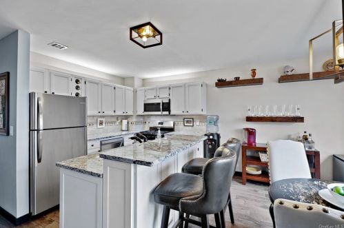 6 Pheasant Walk, Peekskill NY 10566-2545 exterior