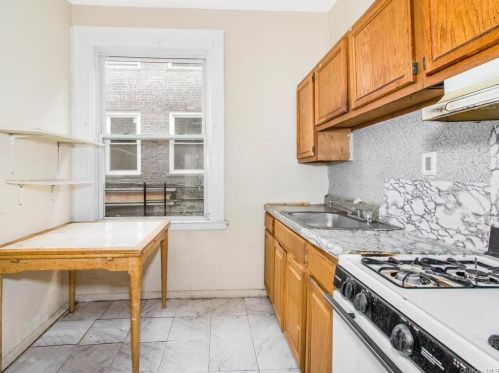 1923 Hennessy Pl, Bronx NY 10453-2910 exterior