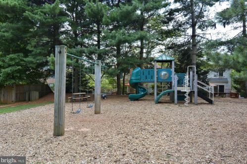 6036 Loganwood Dr, Rockville MD 20852-3459 exterior