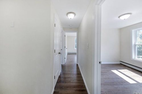 71 8 Ave, Huntington Station NY 11746-2210 exterior