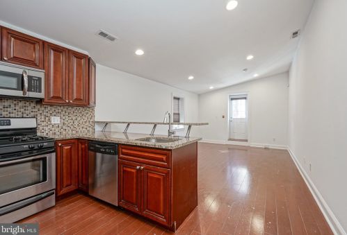 865 29th St, Philadelphia PA 19130-1153 exterior