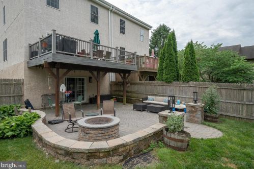 328 Lemonte St, Philadelphia PA 19128-4520 exterior