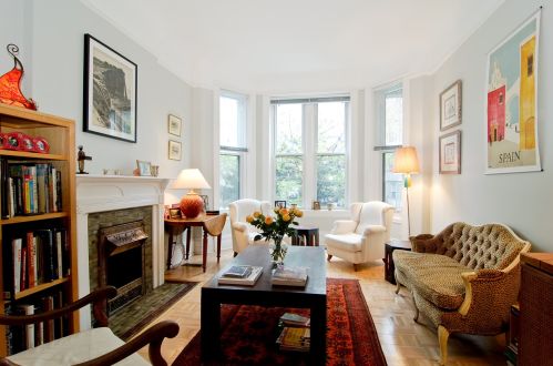 858 Roscoe St, Chicago IL  60657-2304 exterior