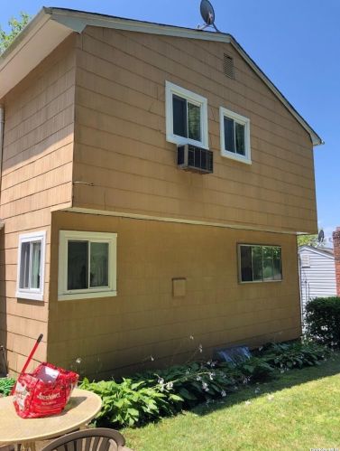 11 Saddler Ct, Huntington Station NY 11746-4200 exterior