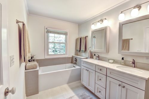 114 Burning Bush Trl, Bull Valley IL 60012-3652 exterior