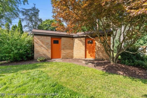 1607 Hitching Post Rd, East Lansing MI 48823-2141 exterior