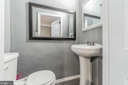 2628 8th St, Philadelphia, PA 19148-4527